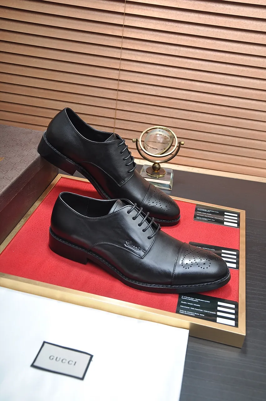 Men's shoes💰460💶Italy's top luxury men's shoe giant [GUCCI] has arrived in new style🍃Original European style🔰 Pleasant to the eye😍In order to make the shoes more durable and non-deformable🌀The production continues to follow traditional methods but there is still no lack of innovation💪The original sheepskin is chosen for the leather♻Smooth, natural and extra bright⭐Made of imported cowhide, the first choice of the rich 38-45 (45 customized)